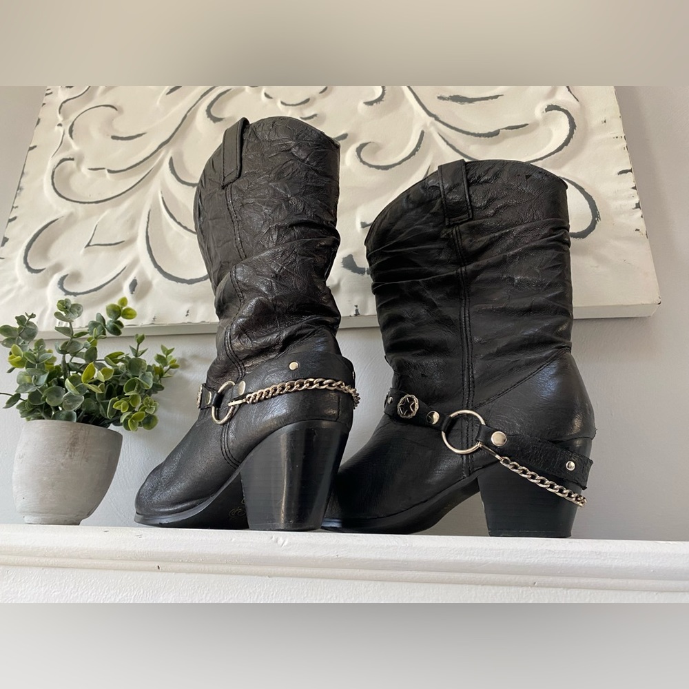 Women’s cowboy boots size 10
